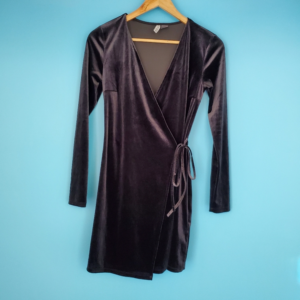 H&M Divided Velvet Wrap Dress Size Small Black Long Sleeve